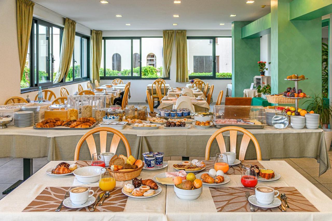 Hotel Paris ليدو دي كامايوري المظهر الخارجي الصورة