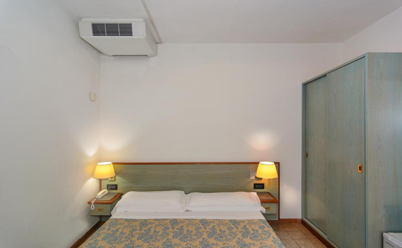 Hotel Paris ليدو دي كامايوري المظهر الخارجي الصورة