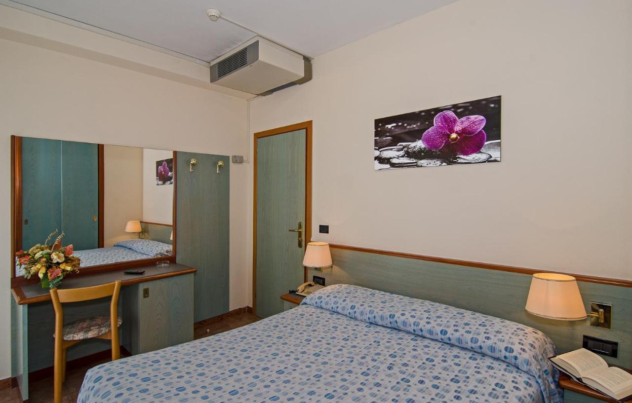 Hotel Paris ليدو دي كامايوري المظهر الخارجي الصورة