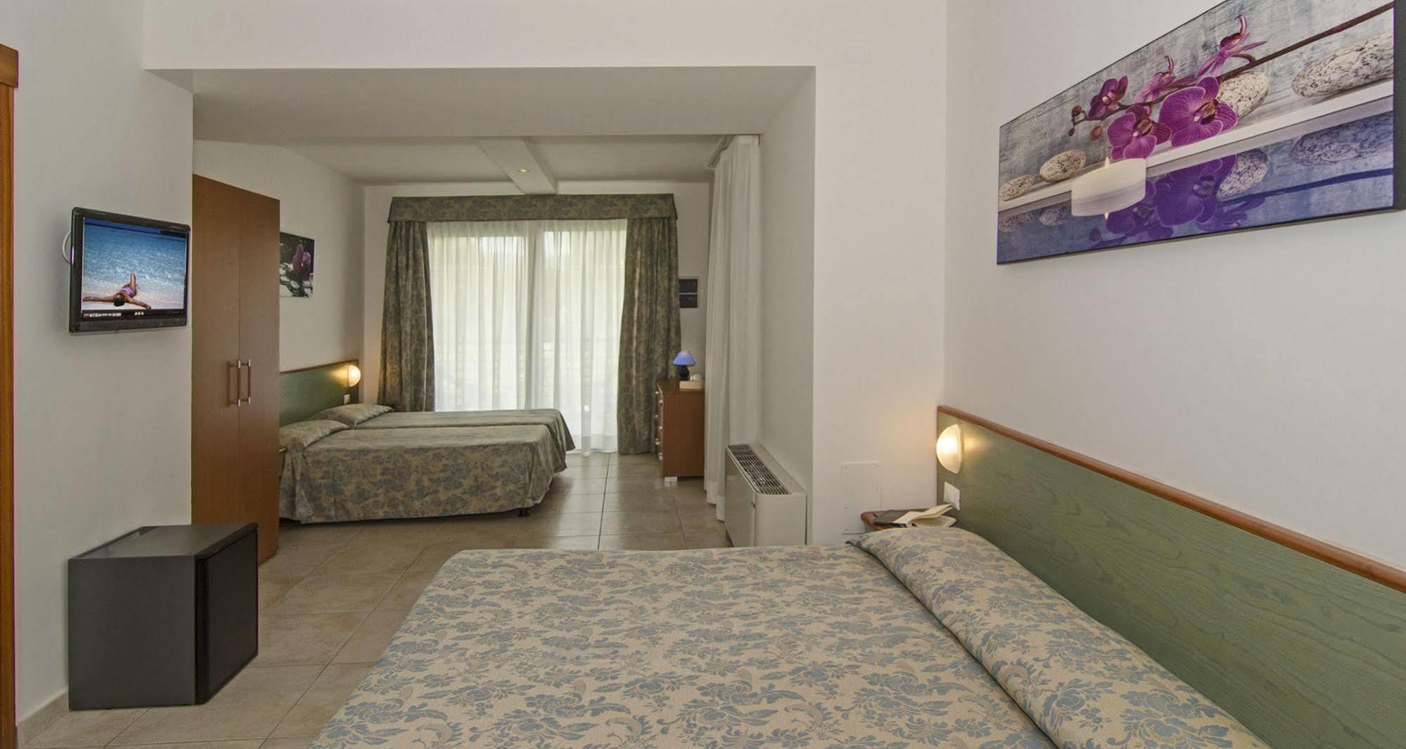 Hotel Paris ليدو دي كامايوري المظهر الخارجي الصورة