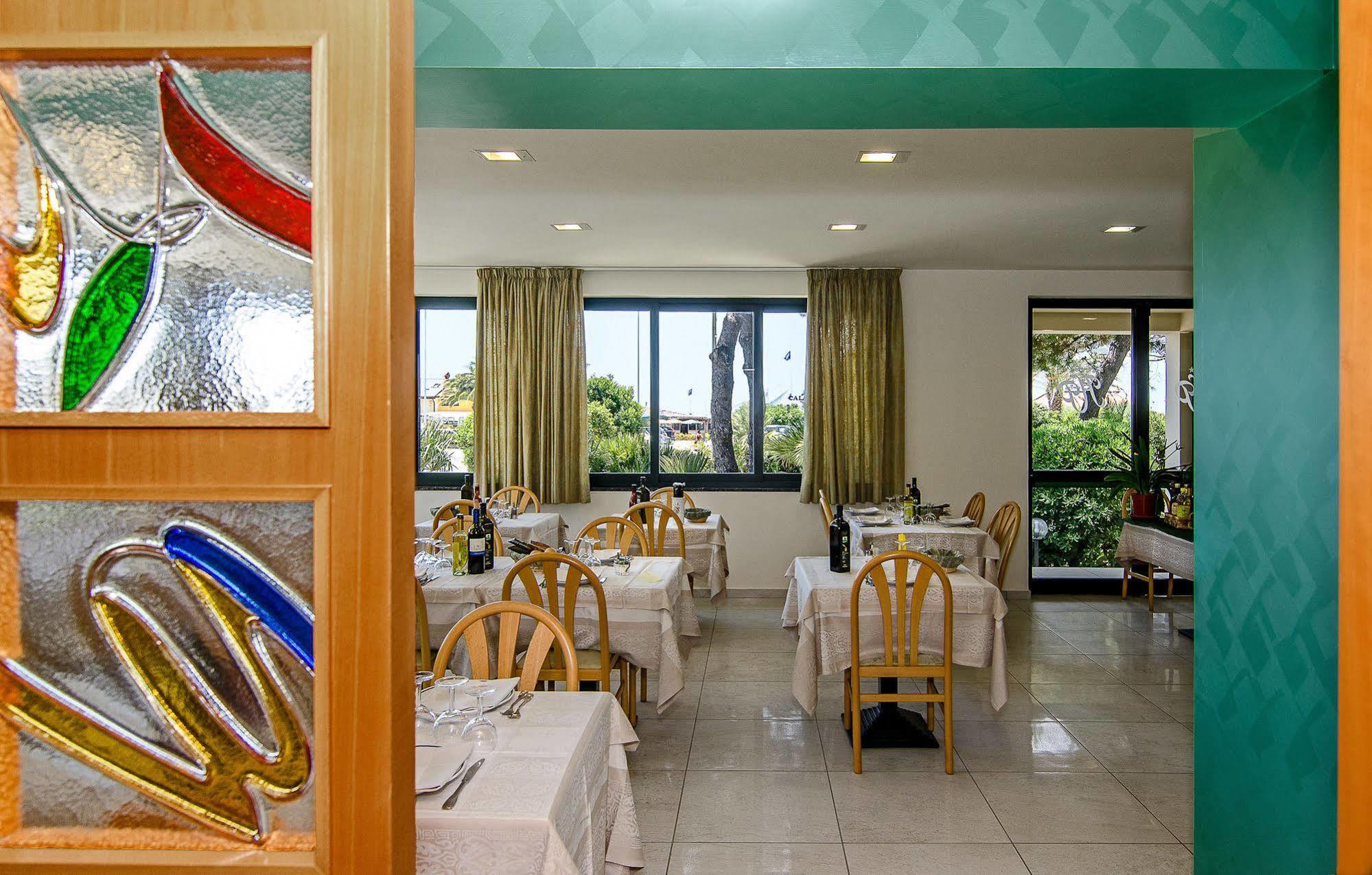 Hotel Paris ليدو دي كامايوري المظهر الخارجي الصورة